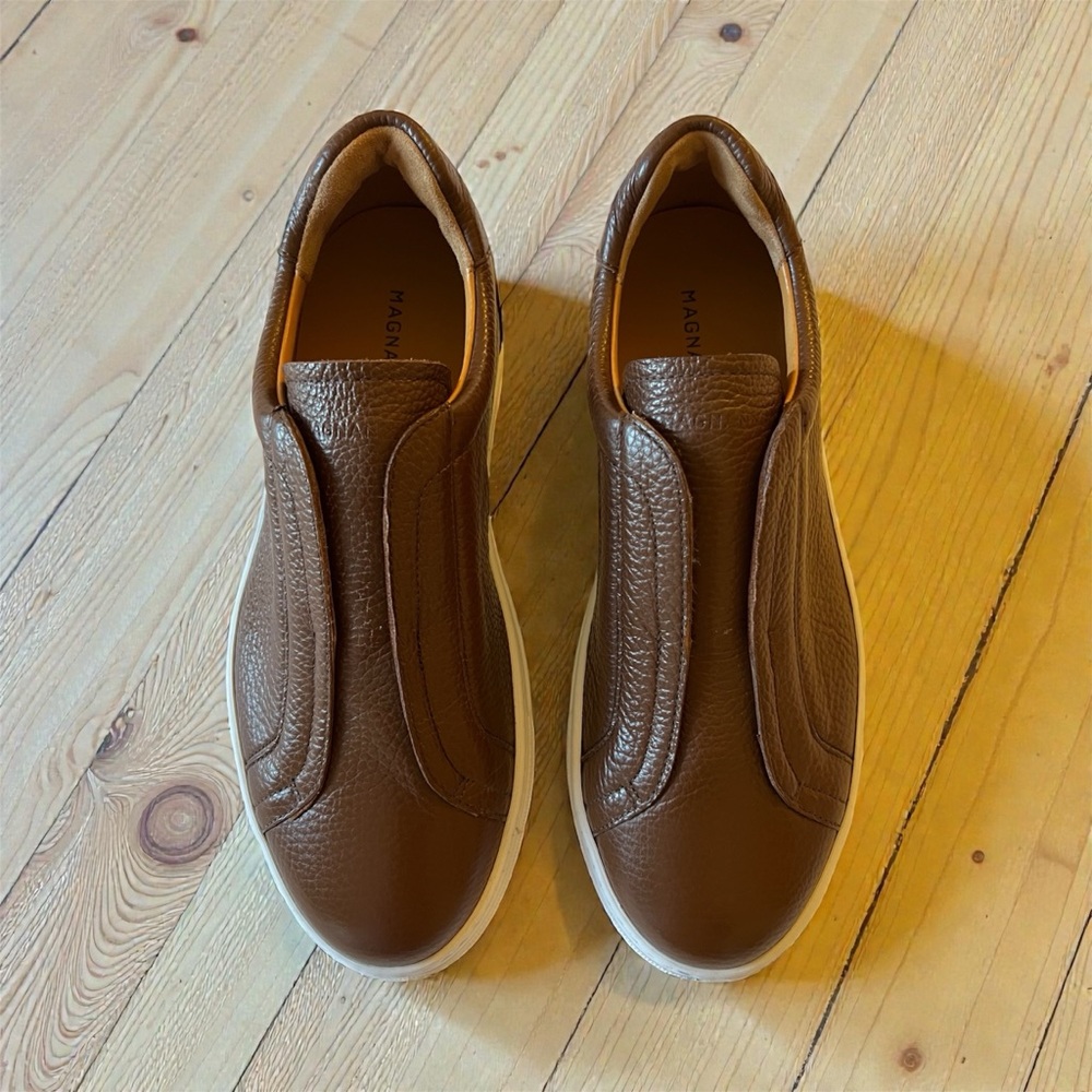 Brand New Magnanni shoes size 8